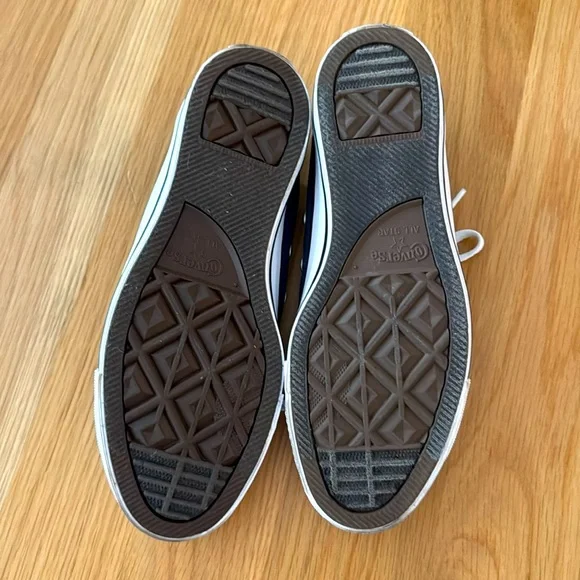 Women’s Converse All Star Classic Navy Sneakers! - Picture 2 of 5